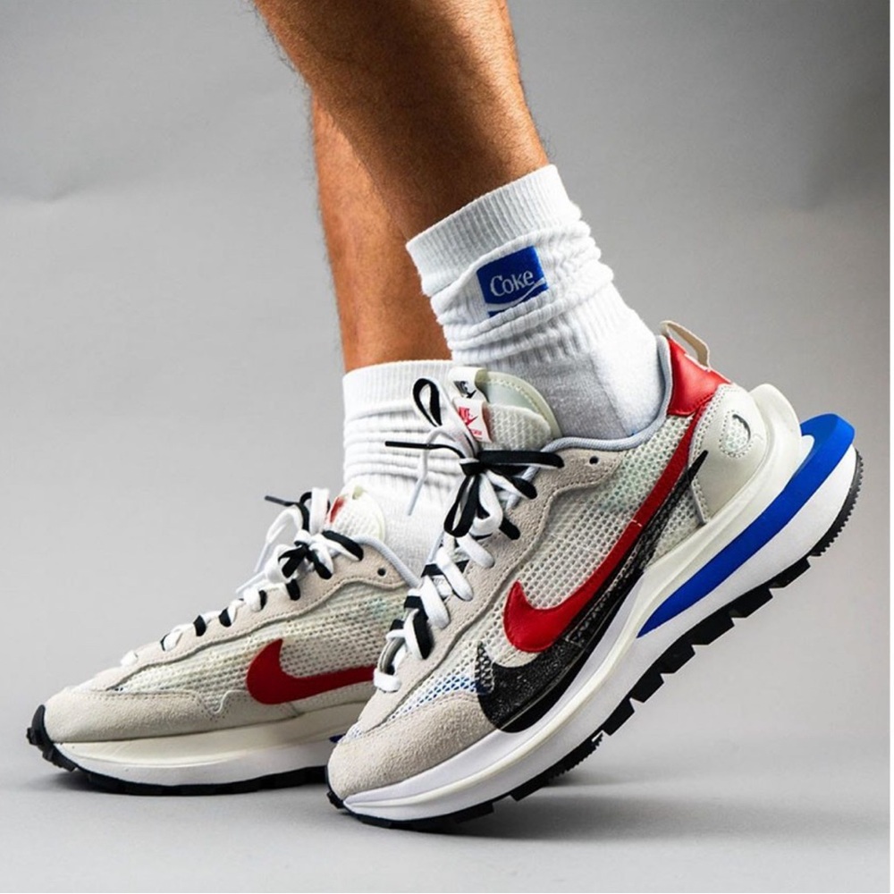 NWOT!Nike Vaporwaffle Sacai White Fuchsia |